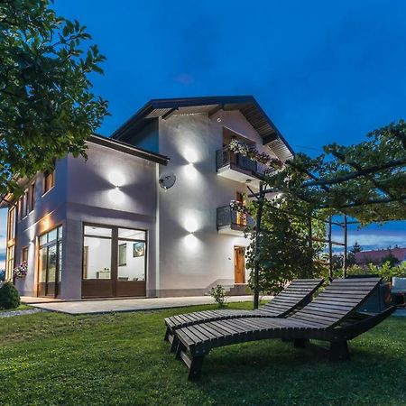Apartments Lucic Слуни Екстериор снимка
