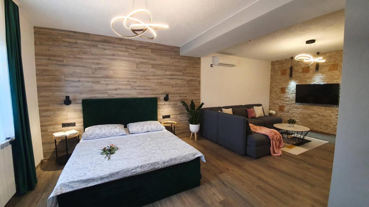 Apartments Lucic Слуни Екстериор снимка