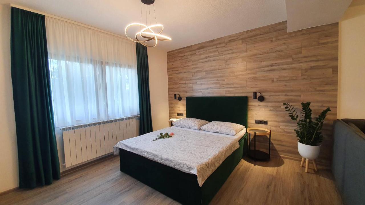 Apartments Lucic Слуни Екстериор снимка