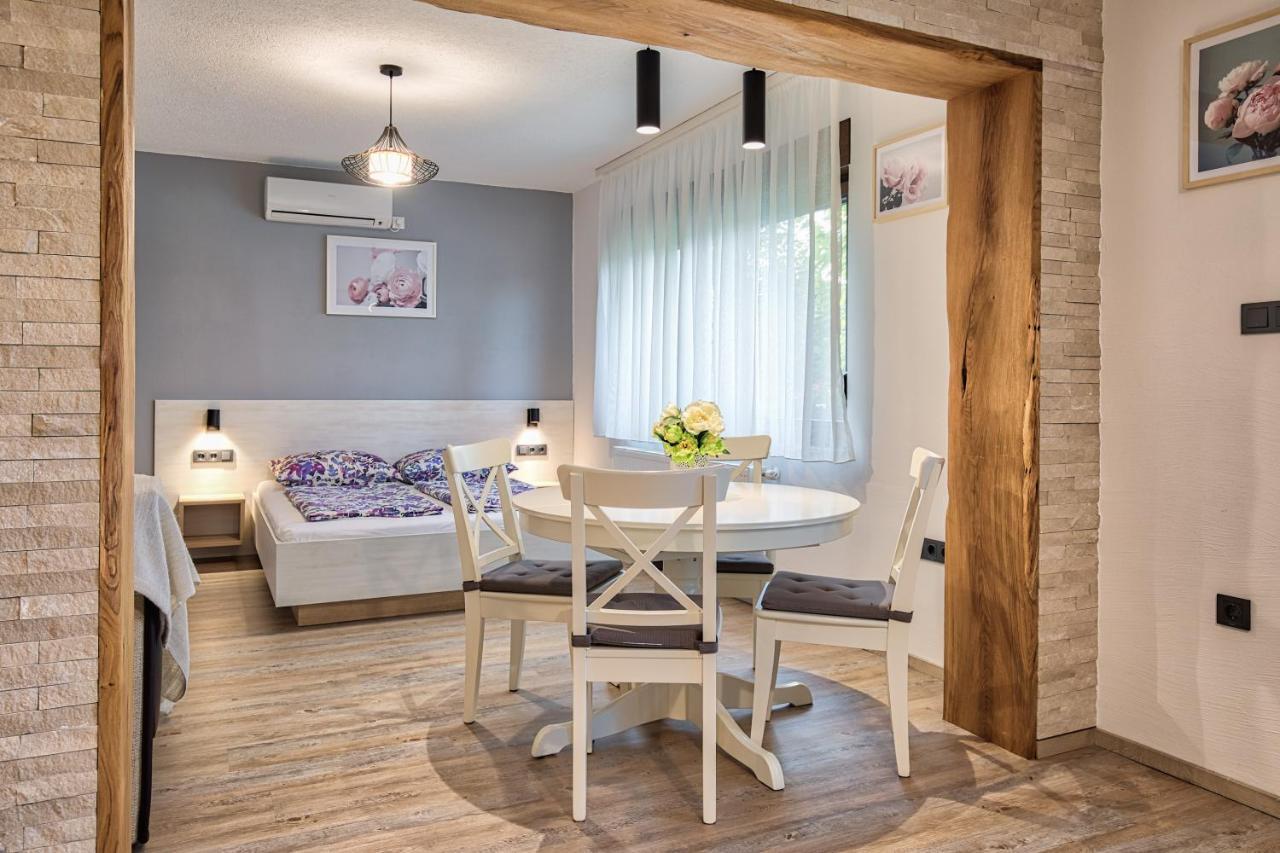 Apartments Lucic Слуни Екстериор снимка