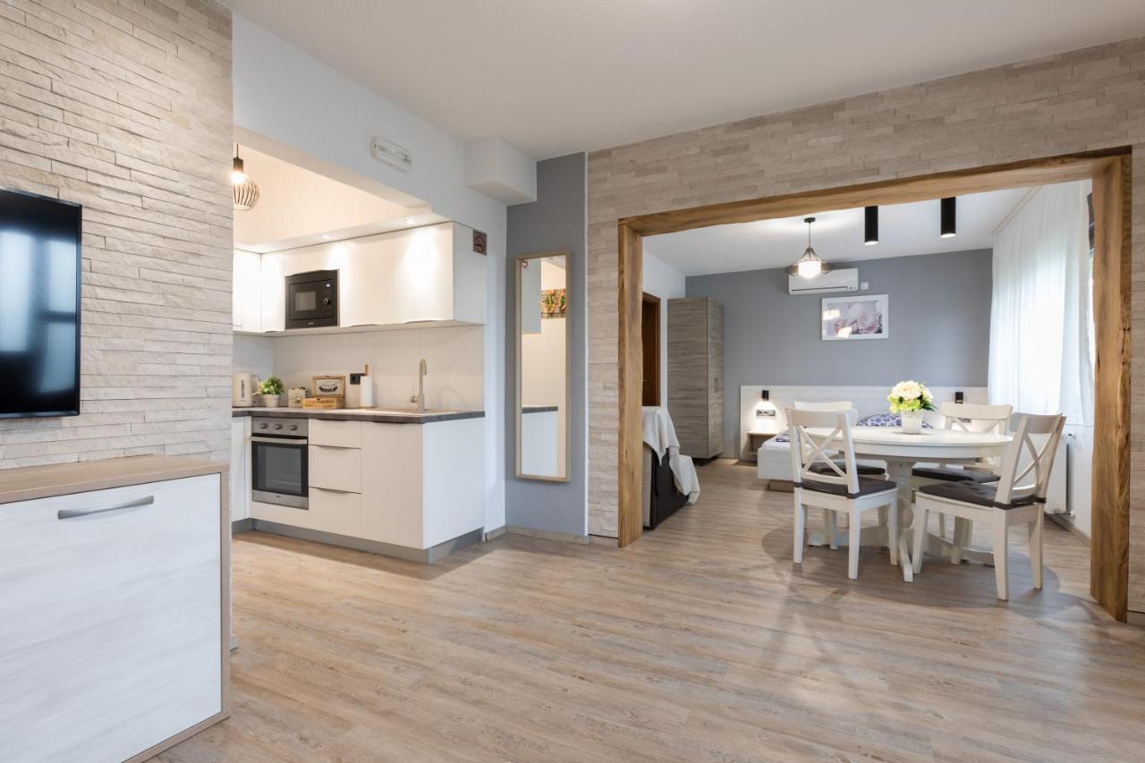 Apartments Lucic Слуни Екстериор снимка