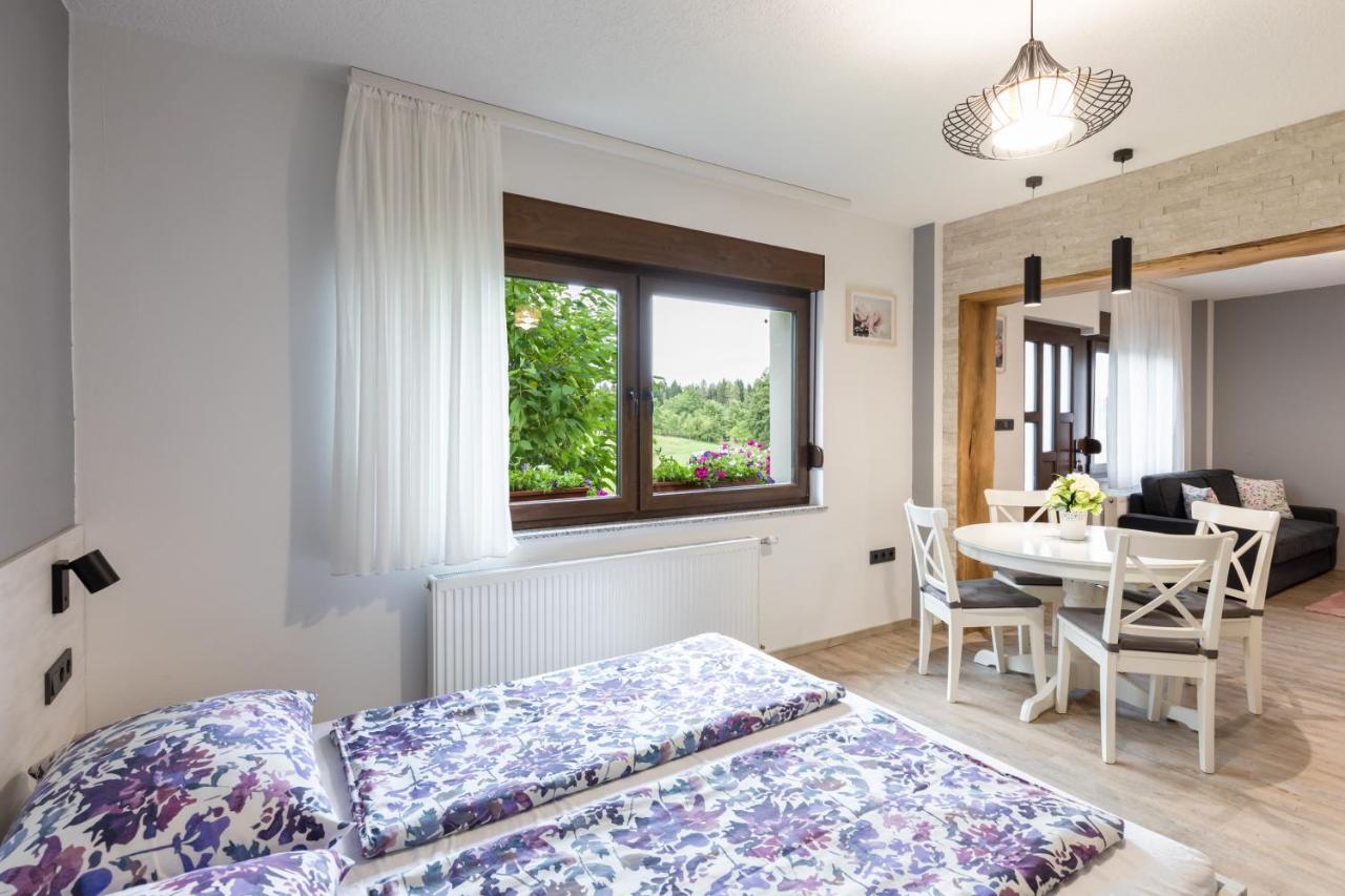 Apartments Lucic Слуни Екстериор снимка