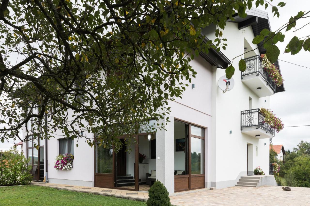 Apartments Lucic Слуни Екстериор снимка
